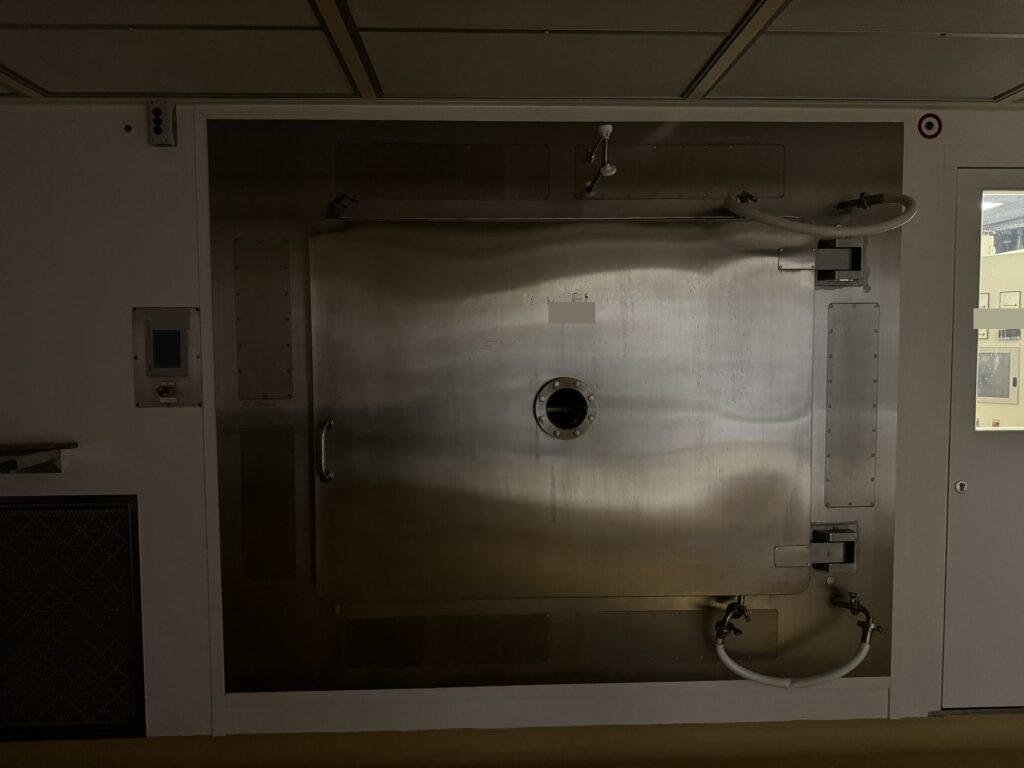 BOC Edwards LyoMax 15 freeze dryer chamber door