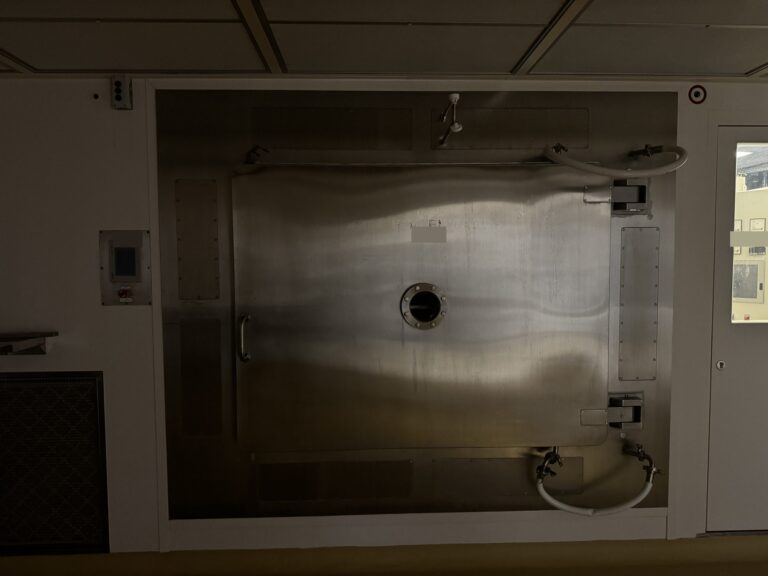BOC Edwards LyoMax 15 freeze dryer chamber door