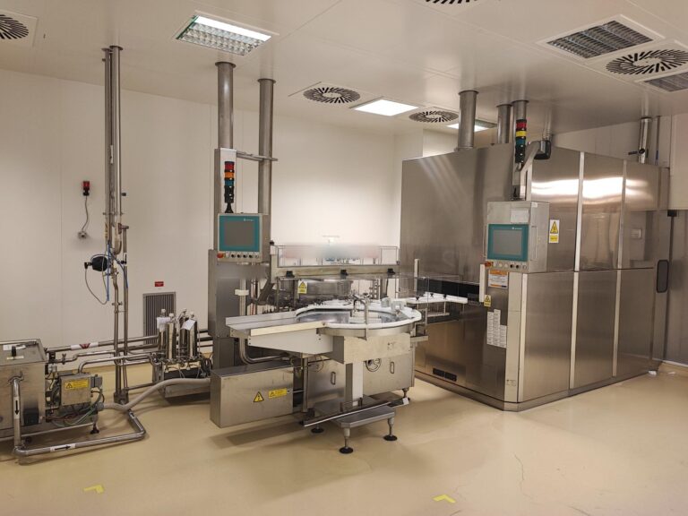 Groninger ASVK 400 vial washer and STH 1185 sterilising tunnel in the filling room